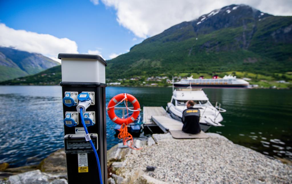 Nesset Fjordcamping Olden Exterior photo
